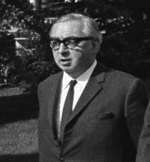 Image courtesy of the LBJ Library, Audio/Visual Archives Collection, Photograph No. a4839-17